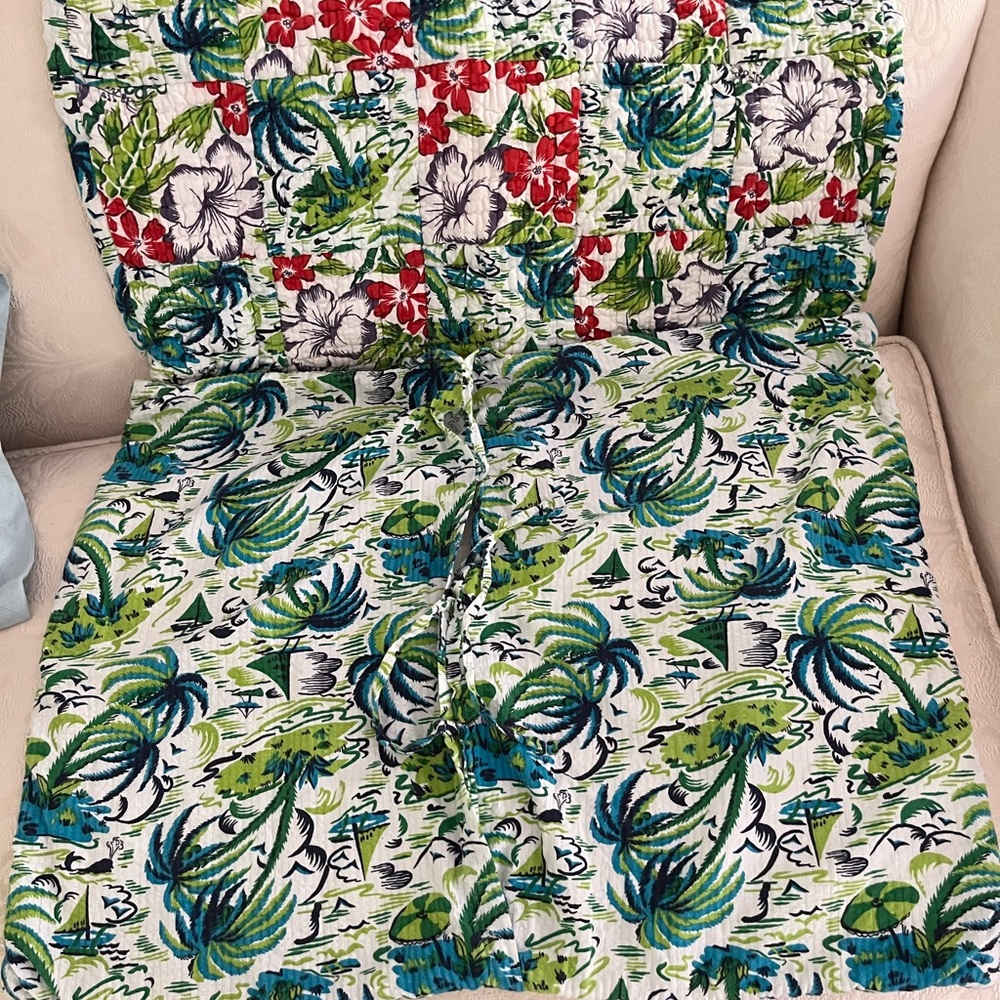 Garnet Hill tropical island print quilted standard shams-2,  100% cotton.  NWOT - Picture 3 of 5